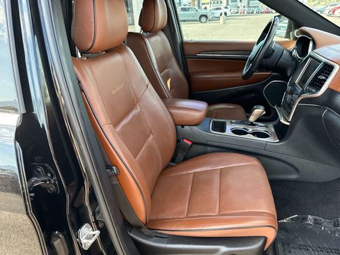Used 2017 Jeep Grand Cherokee Summit w/ Platinum Series Group RWD image 18
