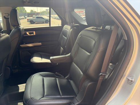 Used 2024 Ford Explorer XLT w/ Equipment Group 202A AWD/4WD image 11