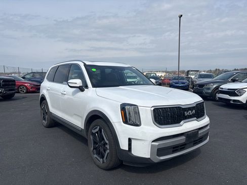 Used 2023 Kia Telluride EX w/ EX Captain's Chair Package image 1