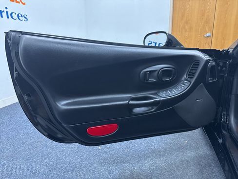 Used 2003 Chevrolet Corvette Coupe w/ Preferred Equipment Group RWD image 15