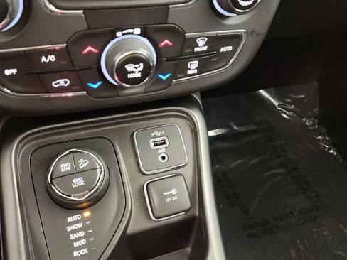 Used 2019 Jeep Compass Trailhawk image 18