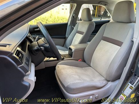 Used 2012 Toyota Camry LE image 8