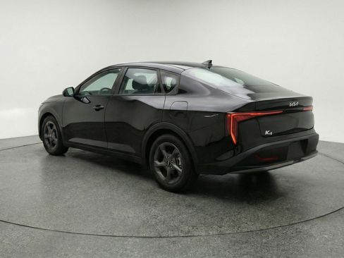 Used 2025 Kia K4 LXS image 6