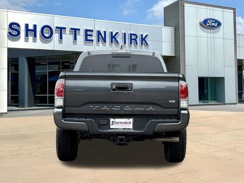 Used 2023 Toyota Tacoma TRD Off-Road w/ Technology Package AWD/4WD image 8