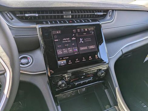 New 2024 Jeep Grand Cherokee Altitude image 12