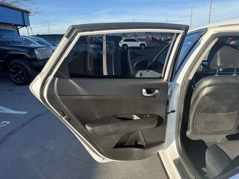 Used 2020 Kia Optima S image 18