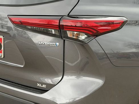Used 2023 Toyota Highlander XLE image 7