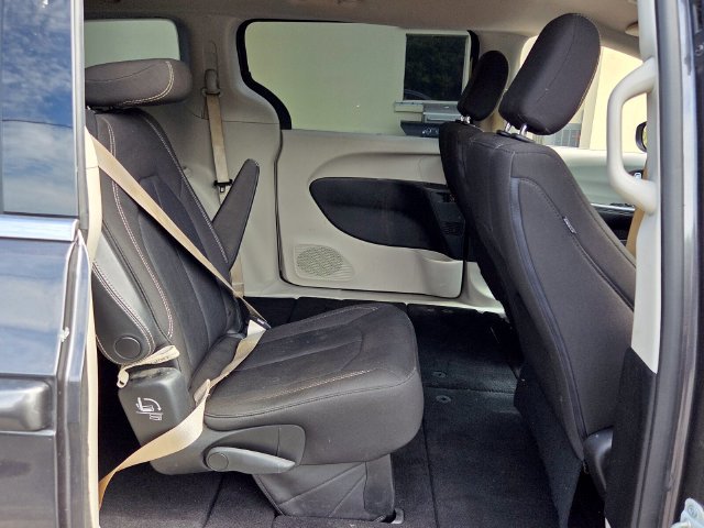 Used 2020 Chrysler Voyager LX FWD image 16
