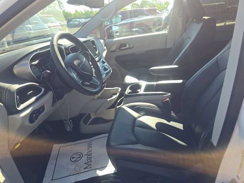 Used 2024 Chrysler Pacifica Touring-L w/ Road Tripper Package FWD image 11