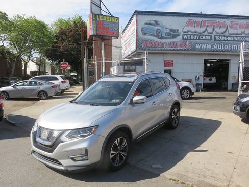 Used 2017 Nissan Rogue SL w/ SL Premium Package AWD/4WD image 2