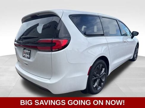 New 2026 Chrysler Pacifica Select image 11