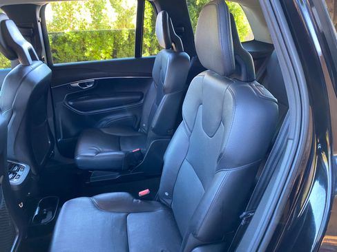 Used 2020 Volvo XC90 T6 Momentum image 34