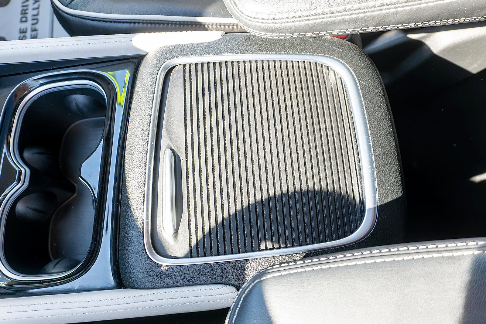Used 2023 Chrysler Pacifica Limited FWD image 37