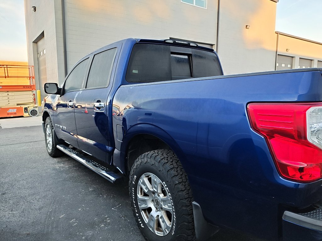Used 2018 Nissan Titan SV w/ SV Convenience Package AWD/4WD image 6