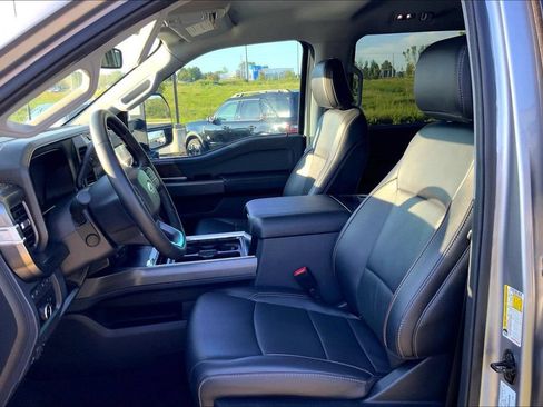 Used 2023 Ford F250 Lariat w/ Sport Appearance Package AWD/4WD image 9