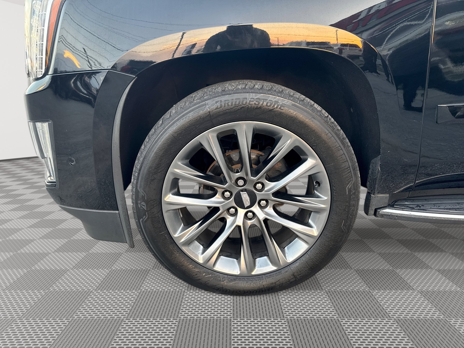 Used 2020 Cadillac Escalade ESV Luxury w/ Escalade Sport Edition AWD/4WD image 19