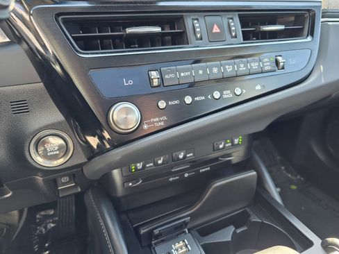 Used 2022 Lexus ES 350 w/ Premium Package image 27