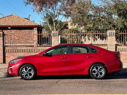 Used 2021 Kia Forte LXS image 3