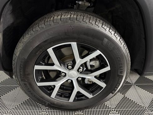 Used 2024 Jeep Grand Cherokee L Limited w/ Luxury Tech Group II image 12