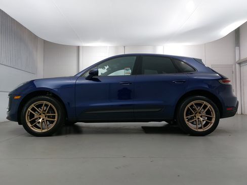 Certified 2026 Porsche Macan AWD/4WD image 2