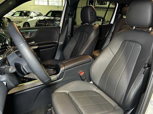 Used 2025 Mercedes-Benz GLB 250 4MATIC image 21