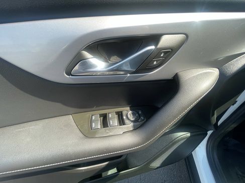 Used 2025 Chevrolet Blazer LT FWD image 23
