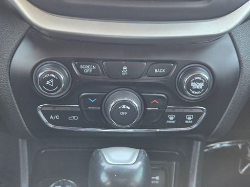 Used 2016 Jeep Cherokee Trailhawk w/ Cold Weather Group image 24