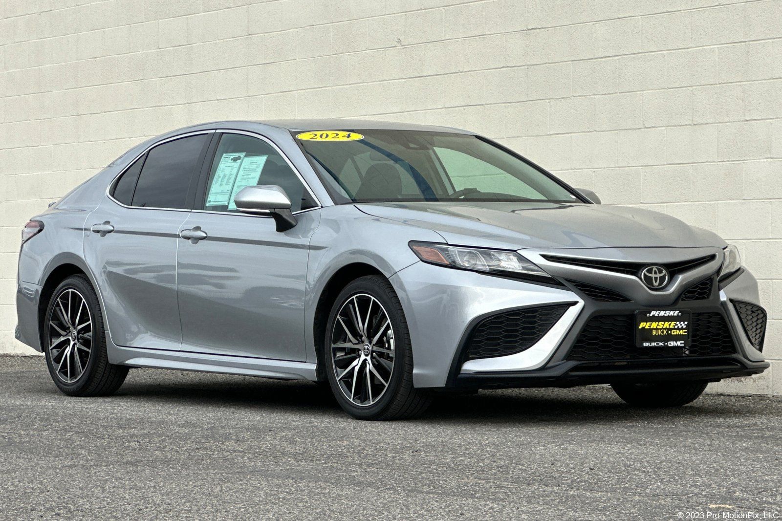 Used 2024 Toyota Camry SE FWD image 1