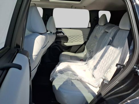 New 2025 Mitsubishi Outlander SEL image 14