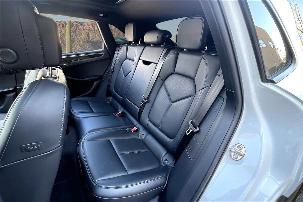 Used 2024 Porsche Macan AWD/4WD image 26