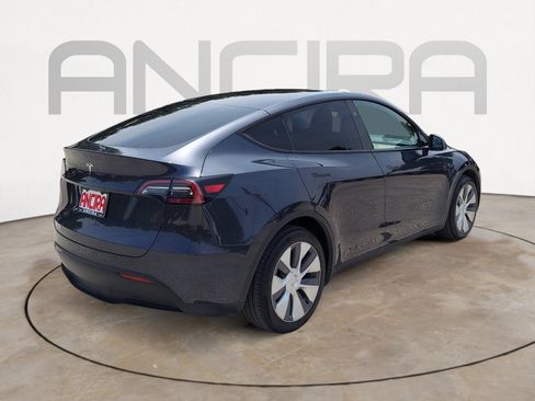 Used 2024 Tesla Model Y Long Range AWD/4WD image 9
