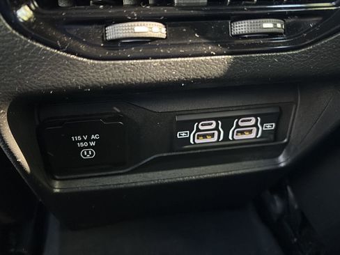 Used 2023 Jeep Grand Cherokee Altitude AWD/4WD image 14