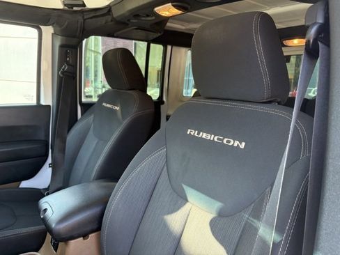 Used 2016 Jeep Wrangler Unlimited Rubicon w/ Connectivity Group image 12