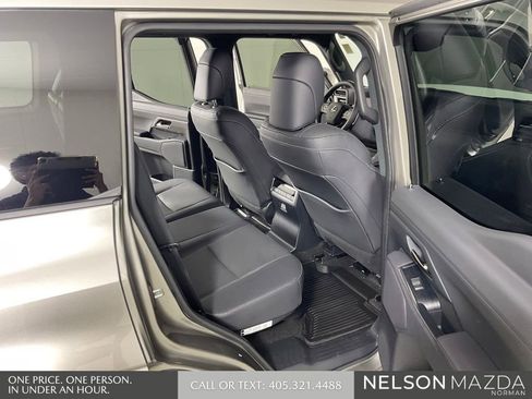 Used 2025 Lexus GX 550 w/ Accessory Package (2T) AWD/4WD image 16