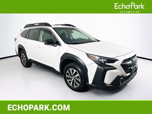 Used 2025 Subaru Outback Premium image 1