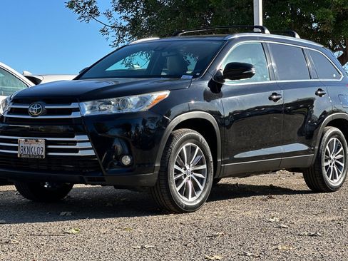 Used 2019 Toyota Highlander XLE image 8