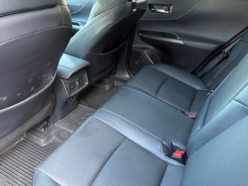 Used 2021 Toyota Venza Limited image 14