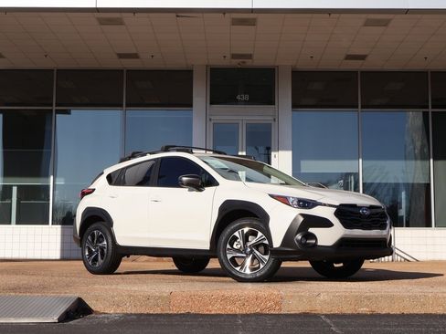 Used 2024 Subaru Crosstrek 2.0i Premium image 2