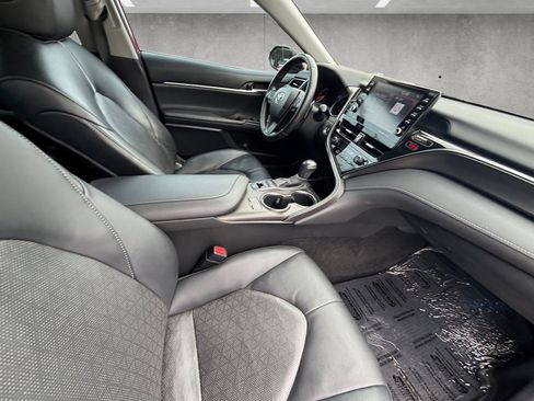 Used 2022 Toyota Camry XSE image 27