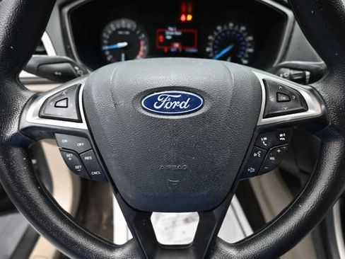 Used 2018 Ford Fusion SE FWD image 13