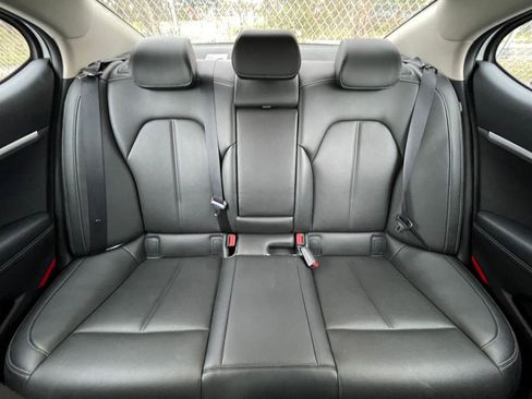 Used 2025 Genesis G70 2.5T image 39