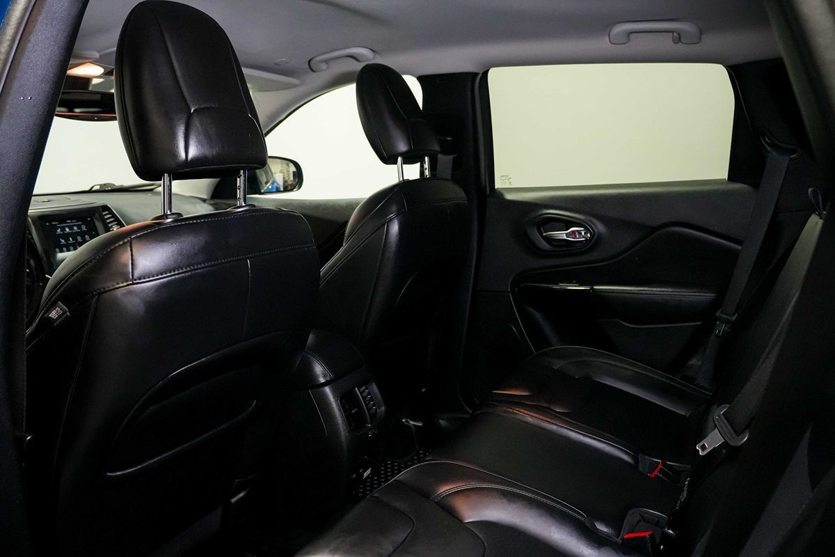 Used 2020 Jeep Cherokee Latitude Plus FWD image 15