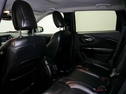 Used 2020 Jeep Cherokee Latitude Plus FWD image 15