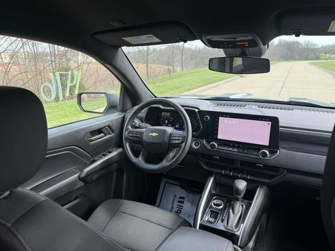 Used 2024 Chevrolet Colorado W/T w/ WT Convenience Package image 17