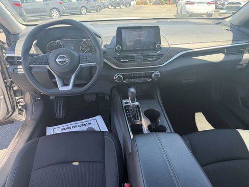 Used 2025 Nissan Altima 2.5 SV FWD image 16