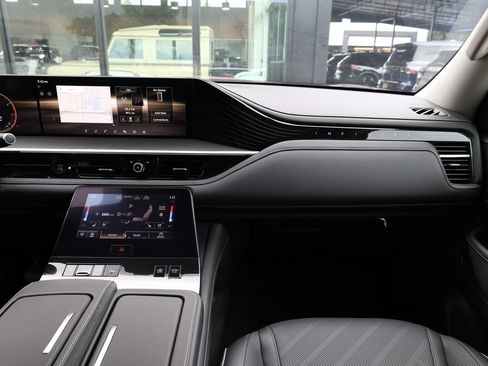 Certified 2025 INFINITI QX80 Luxe RWD image 29