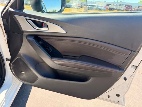Used 2018 MAZDA MAZDA3 Touring FWD image 24