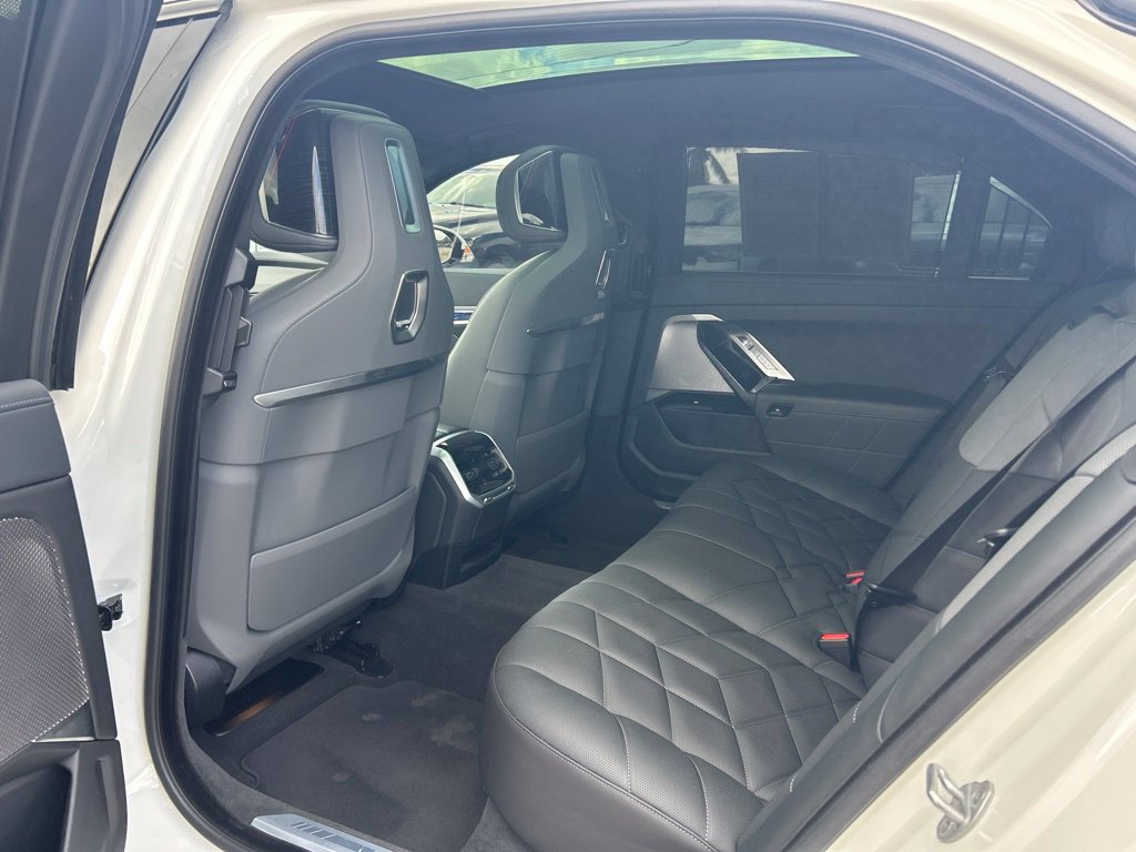 Used 2026 BMW 740i RWD image 32