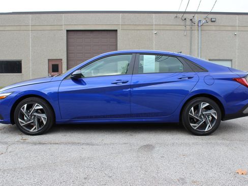 Used 2025 Hyundai Elantra SEL image 4