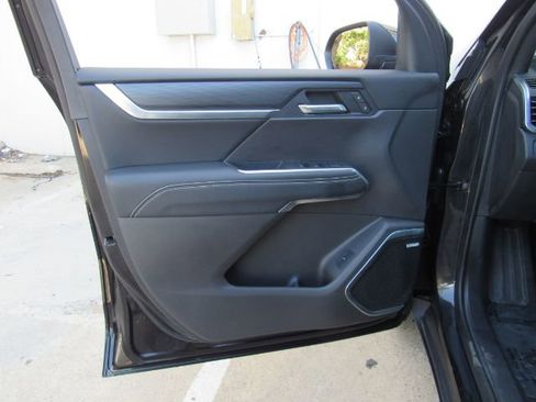 Used 2025 GMC Acadia Elevation image 13